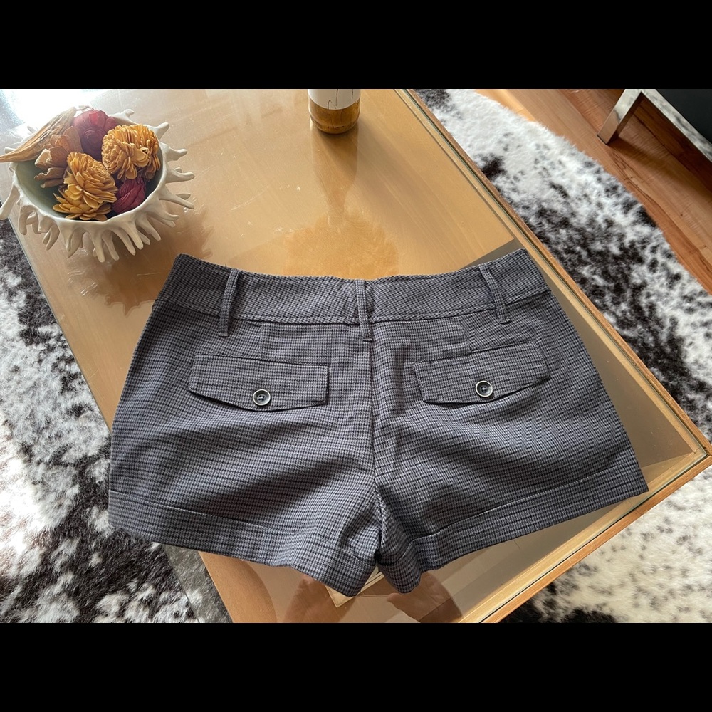 Shorts - Picture 2 of 4